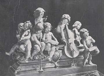 ZEN�L� GYERMEKCSOPORT SZINES TERRRAKOTTA AZ ENYEDI-GY�JTEM�NYB�L