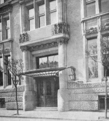 A BAJZA-UTCAI HOMLOKZAT R�SZLETE A LAK�S BEJ�R�J�VAL