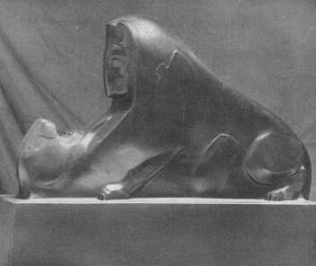 OROSZL�NP�R SIMAY IMRE SZOBORM�VE A M�CSARNOK TAVASZI T�RLAT�N MEGVETTE A SZ�PM�V�SZETI M�ZEUM