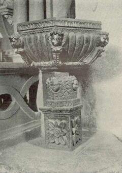 KERESZTEL� MEDENCE A BESZTERCEB�NYAI SZENT KERESZT TEMPLOMBAN. XVII. SZ�ZAD