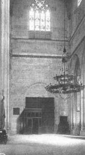 A KASSAI SZ�KESEGYH�Z KERESZTHAJ�J�NAK �SZAKI FALA, AMELYET DUDITS ANDOR R�K�CZI-FRESK�JA FOG D�SZ�TENI