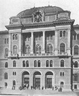 A BUDAPESTI T�RV�NYKEZ�SI PALOTA K�Z�PR�SZE