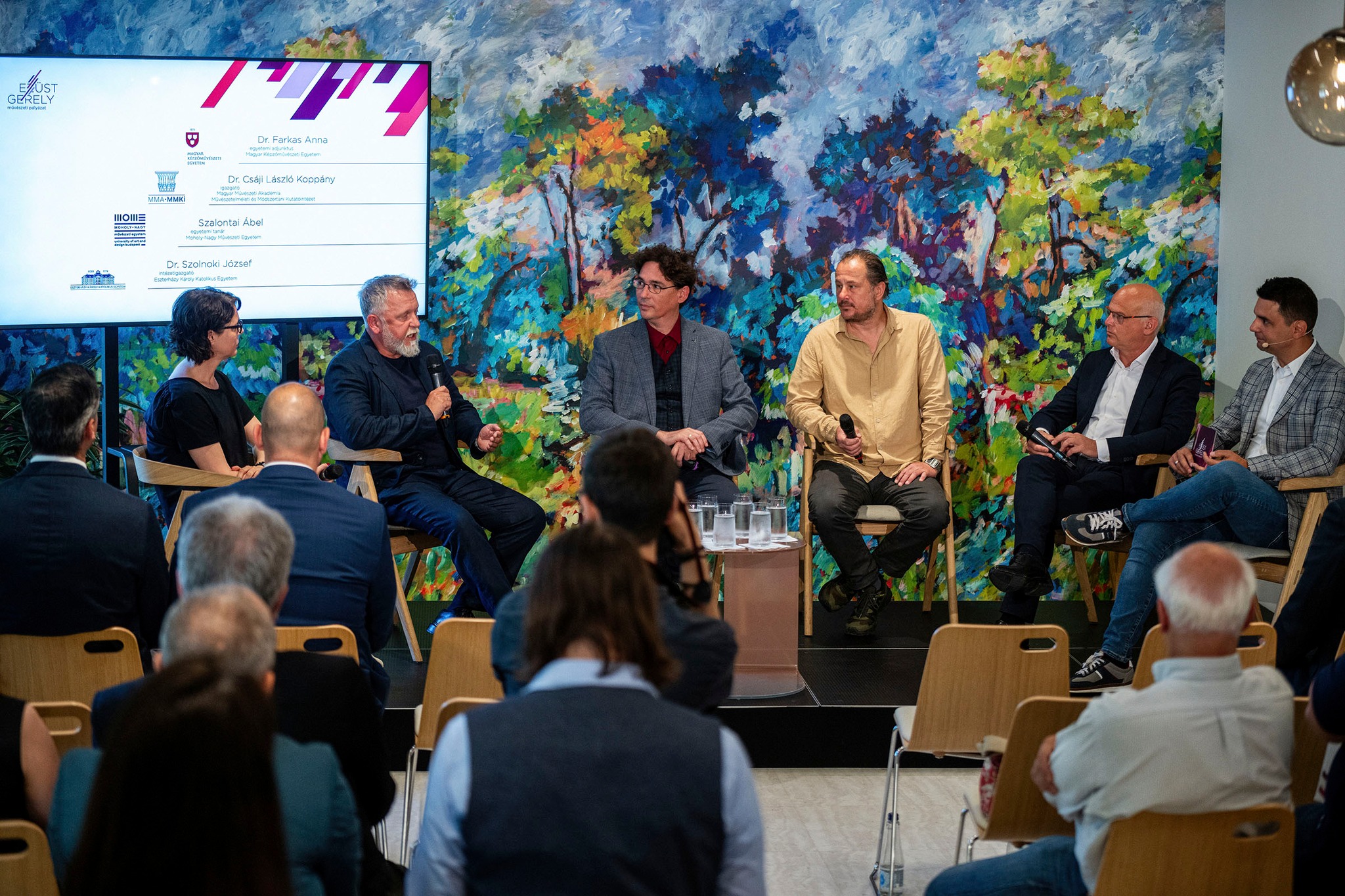 A képen: Dr. Farkas Anna (MKE), Szalontai Ábel (MOME), Dr. Csáji László Koppány (MMA), Dr. Szolnoki József (Média és Design Intézet, EKKE)