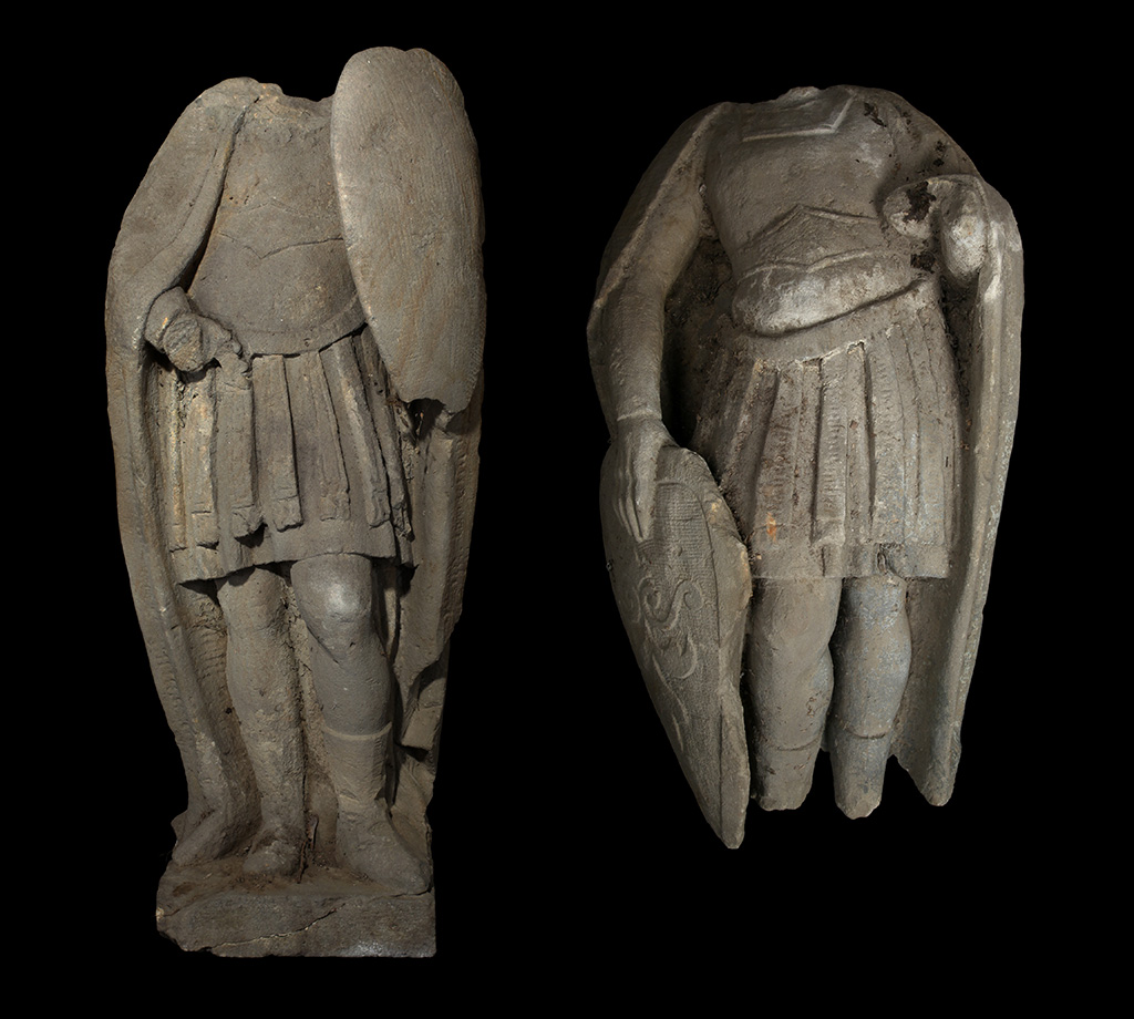 Ismeretlen mester: Két római katona, a Szomorú Szűz Mária, ún. Amerikás kereszt szoborkompozíció különálló mellékalakjai, 1910(?)